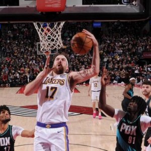 输球也有亮点！湖人暗藏新星轰21+4